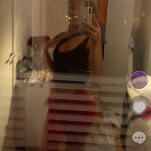 Snygg topp  - Säljer min snygga topp inför sommaren för 100 kronor, köpte den för 189❤️