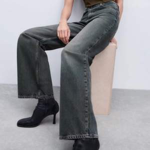 Jeans från zara, oanvända 100% cotton. Kontakta gärna om du har frågor :)