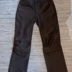 Patagonia byxor - Byxor storlek 38 slittåliga och utsvpngda supersnygga 