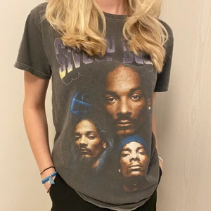 Snoop Dogg  - Snoop Doog t-shirt strl Xs från Daisy Street helt slutsåld på Asos där jag köpte den. 150 + frakt 45kr. 