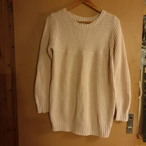 Snygg over size stickad rosa tröja - Snygg ljusrosa stickad over size tröja,stl L,längd från axel till slut är 79 cm