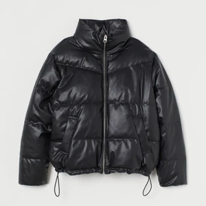 Skinn puffer jacka - Skinn puffer jacka från hm i strl XL då jag ville ha den lite större. Brukar vanligtvis ha M i mina jackor, köpt för 299kr