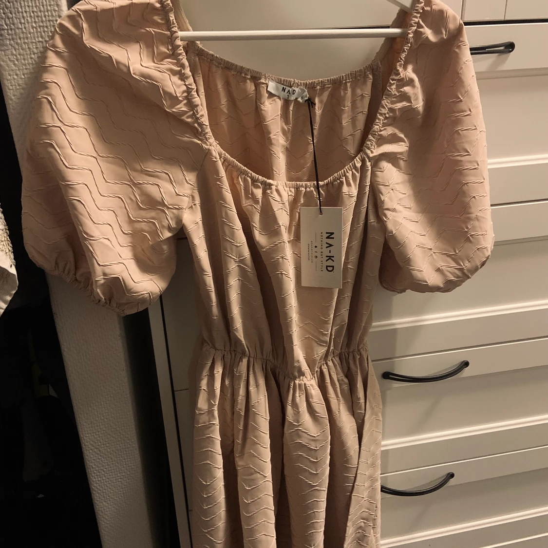 Oanvänd klänning storlek S