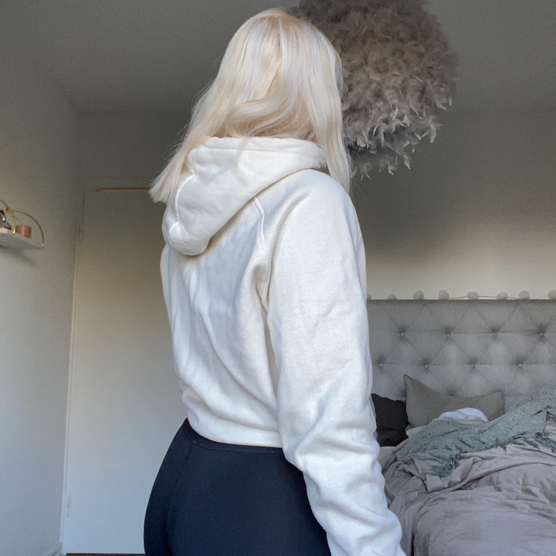 Ljusbeige hoodie i storlek xs - 90