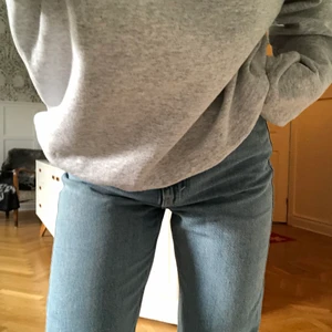 Weekday Rowe Jeans - Snygga jeans från weekday som är i modellen ”ROWE”. Säljer då de inte kommer till någon användning. Jeansen är därför i bra skick, frakten ingår inte i priset😊