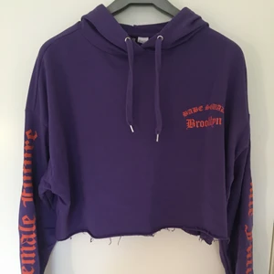 Croppad Hoodie - Croppad lila hoodie fråb hm i storlek L