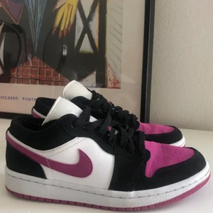 Nike Jordan 1 low cactus flower - Säljer dessa köpta på Zalando, används inte därav försäljning. Storlek 38,5 💗🖤
