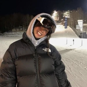 Söker - Söker en The north face Retro Nuptse strl L ( ej kort modell )