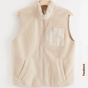 Piléväst - Säljer denna piléväst från lindex i storlek M. Nypris 399:- säljer för 250 🙋🏼‍♀️ 