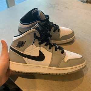 Jordans  - Dags att sälja mina älskade skor.Använt några gånger men det syns knappt man får med kartong och kvittot.Äkta såklar!Frakten betalar man själv !! 