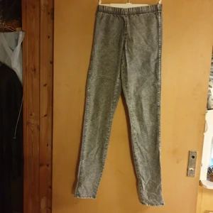 Snygga jeans legging elastiska divides - Snygga jeans leggings stl 38,passar 36 med.