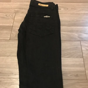 Jeans  - Jeans från KappAhl i strl 170. Endast använda några gånger. Köparen står för eventuell frakt. 