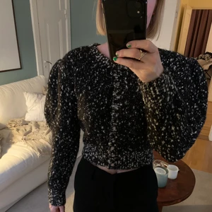 &other stories, tröja, strl S - Stickad tröja med puffärmar, i nyskick