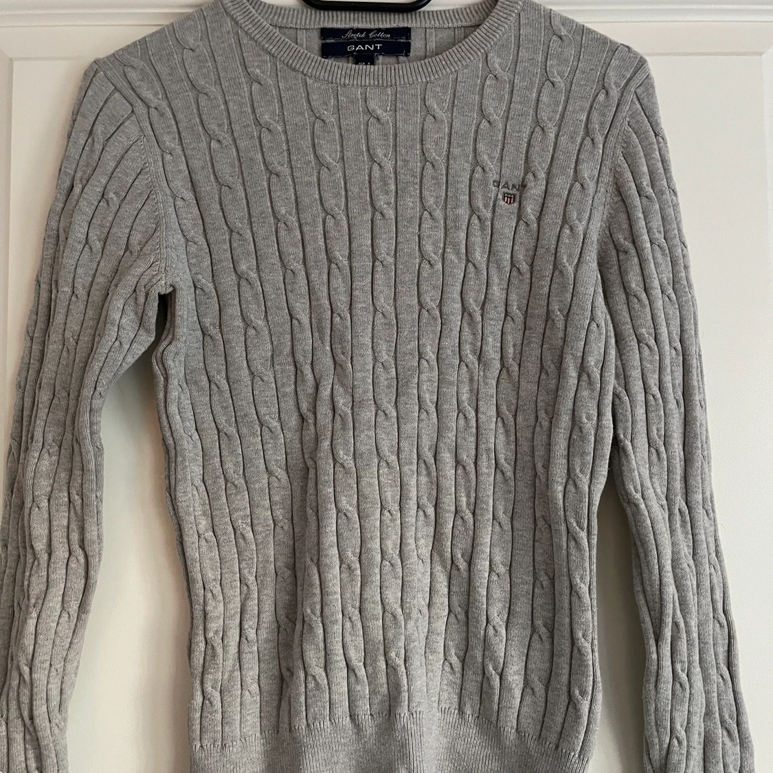 Grå stickad gant tröja