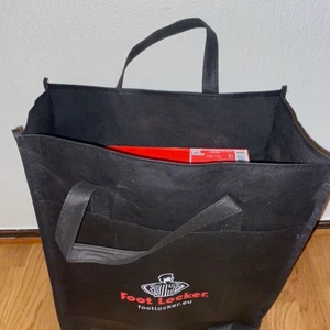 Nike Air Max 97 Man’s Shoes  - Skorna är köpta i somras, ej använda då jag inte tycker att de passar mig bra. Skorna är köpta i Foot Locket i Emporia och jag har kvar kvittot. Skorna är köpta för 2049 kr men jag vill sälja de så snabbt så möjligt. 