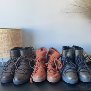 Inkuikii - Säljer nu mina fina inuikii skor, helt nya aldrig andvänt! Så bra och varma tills vintern nu! Aprikosa kostar 1000kr dom bruna 1500kr och dom silvergröna kostar 2000kr! Budgivning ifall det är många intressen! Man kan köpa alla tre för ett bra pris också
