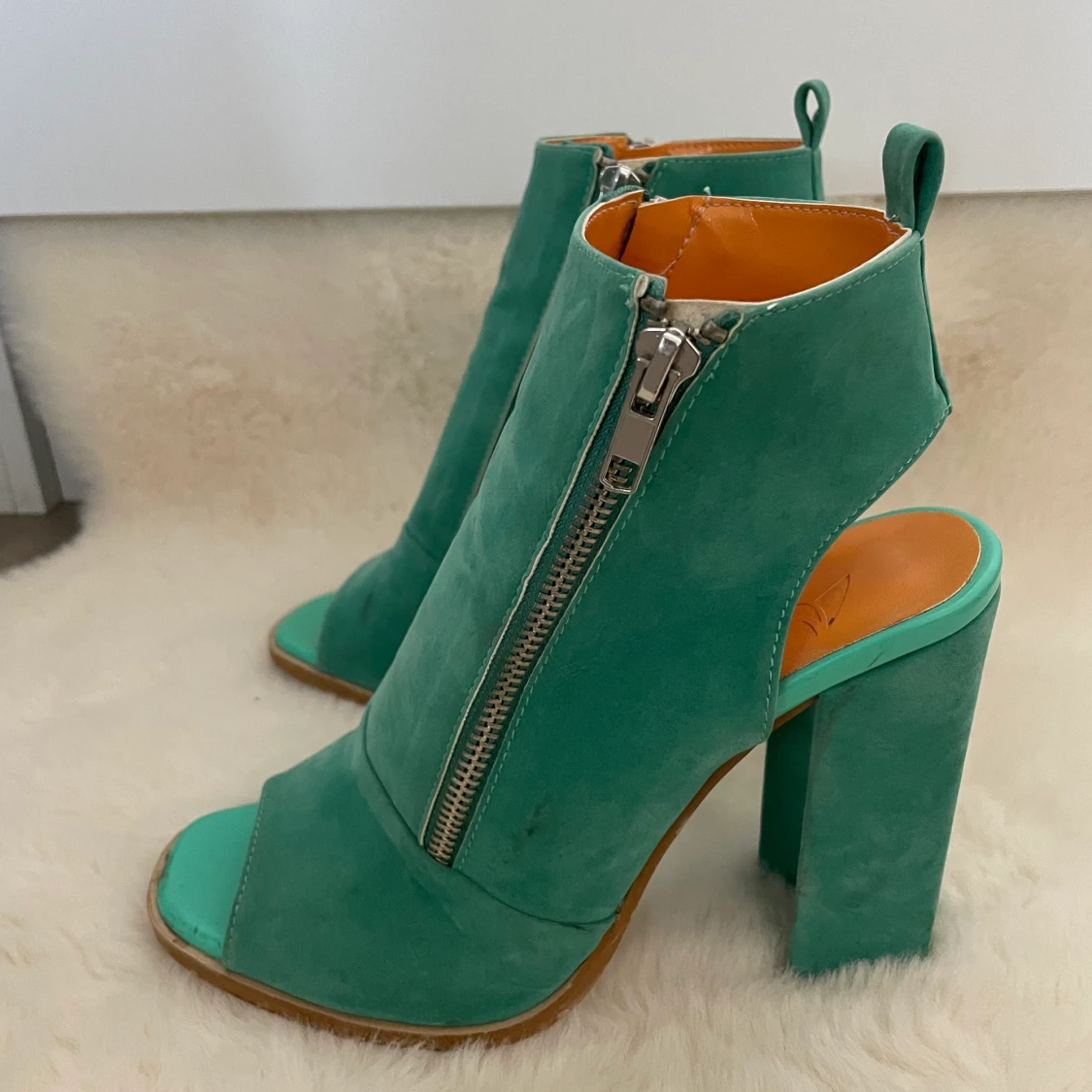 Jätte sköna klackskor i storlek 37  - 91