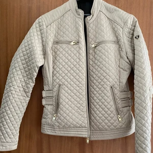 Rockandblue jacka storlek 36 - Endast testad, passade ej och därmed säljer jag den.