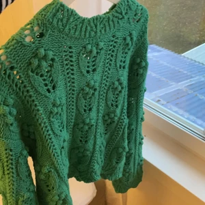 Stickad tröja  - Jättefin grön stickad tröja från zara i storlek S 💗 aldrig använd så i jättebra skick 💚