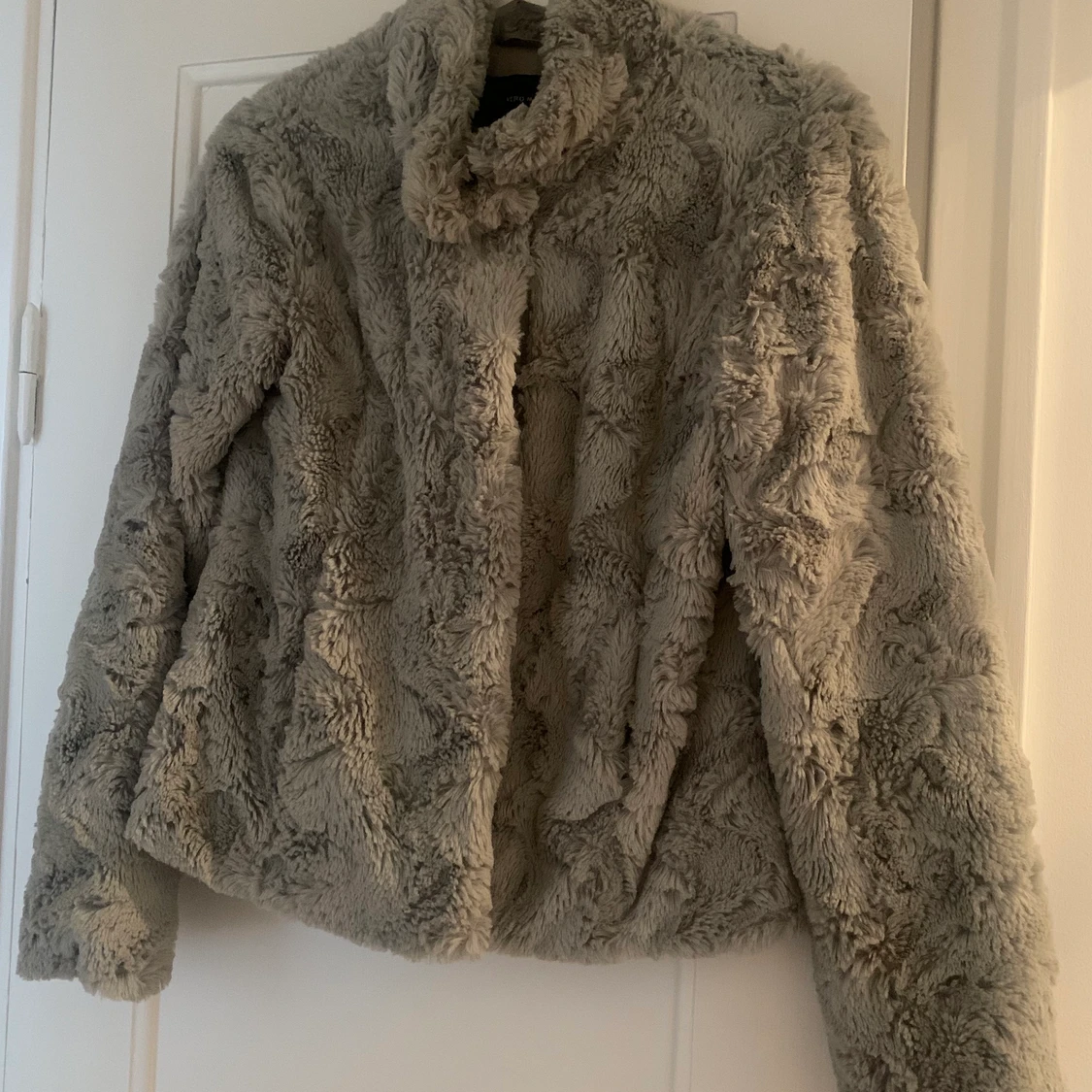 Grå pälsjacka