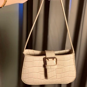 Shoulder bag, beige - Beige shoulderbag från pretty little thing