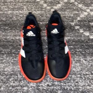 Adidas boost skor storlek 43 - Bra skor, bra stabilitet, använda en gång men jag gillar inte färgen. Pris kan diskuteras.