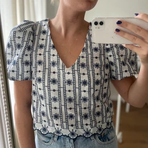 Blus💙 - Söt blus/topp ifrån Zara! Köparen står för frakten 💙🤍💙🤍