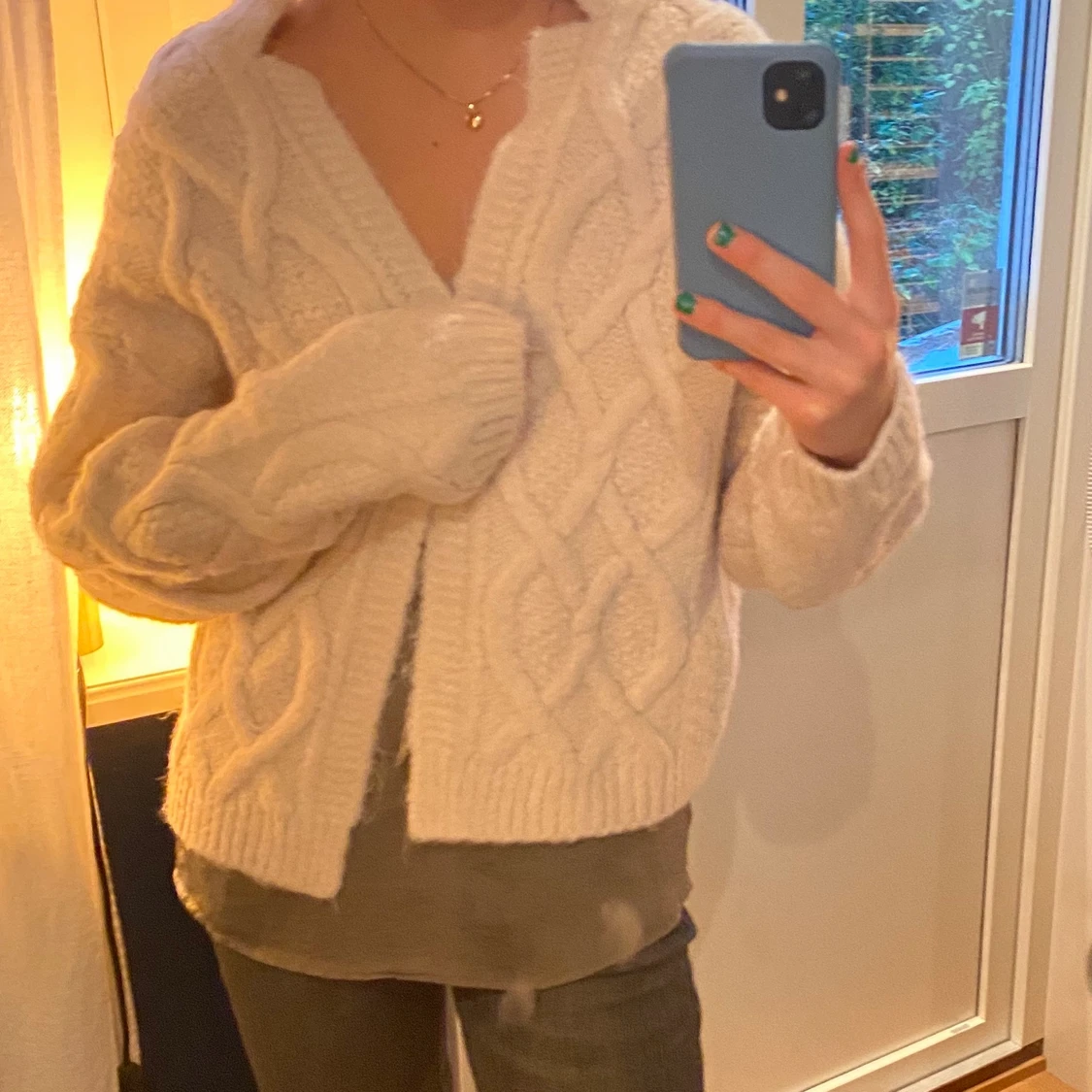 Vit stickad kofta - 91