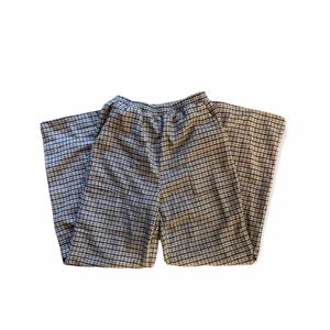 Rutiga byxor - Skitcoola rutiga byxor från SHEIN! Säljer pga är för små😢