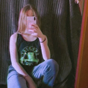 Jhk - Comfortable, feeling pretty.