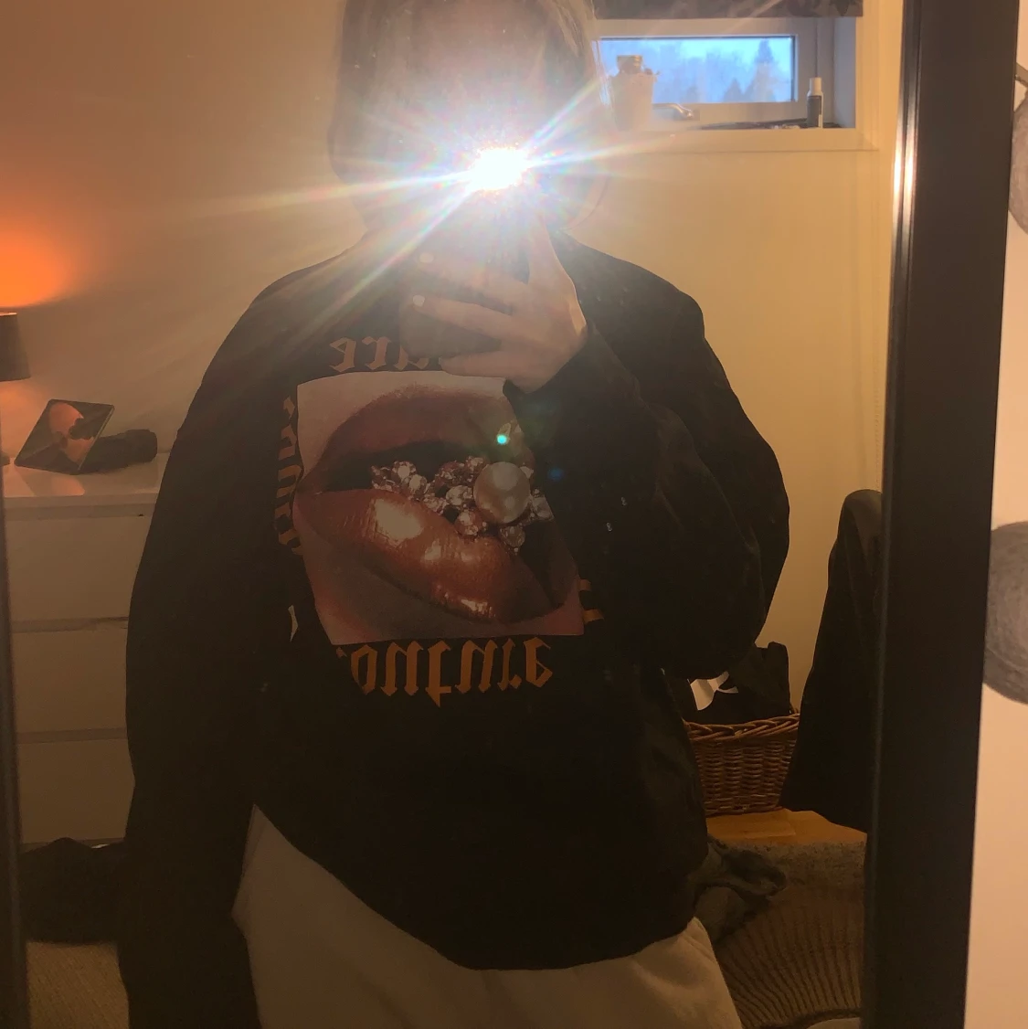 Svart sweatshirt med tryck - 90