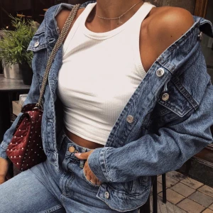 Jeansjacka - Från gina tricot. Superbra skick 