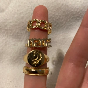Guldfärgade ringar - guldfärgade ringar , 20kr/styck