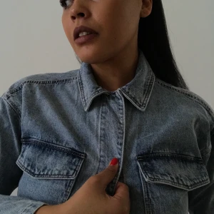 Jeans jacka - Tunn jeansjacka/ skjorta från monki