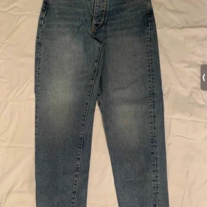 Jeans 50kr - Ett par nya jeans för 50kr