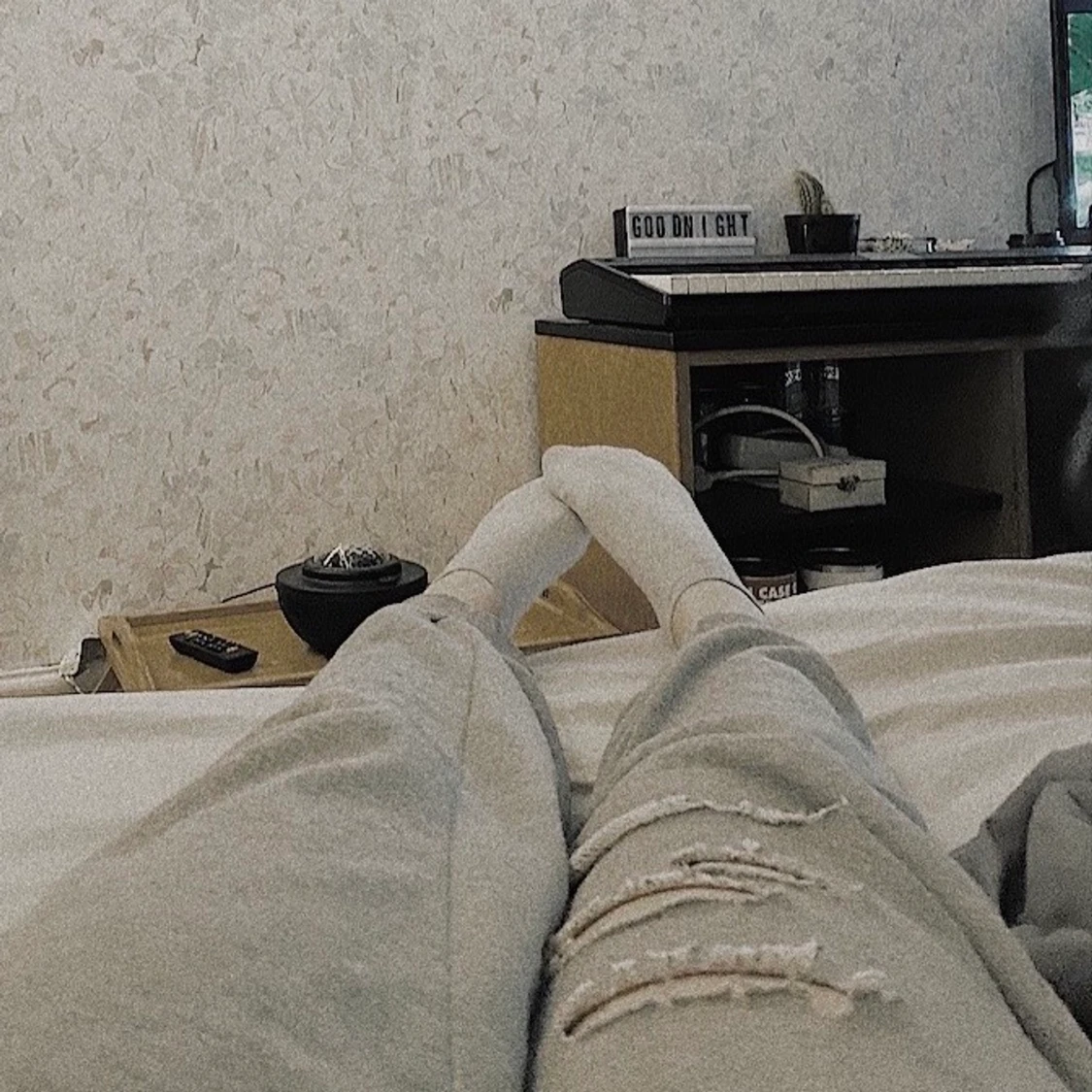 Mjukisbyxor med hål - 91