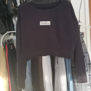 Björn borg svart croptop  - Jag köpte den för drygt ett år sen men använt den 1 gång det är en svart cropptop från björn borg