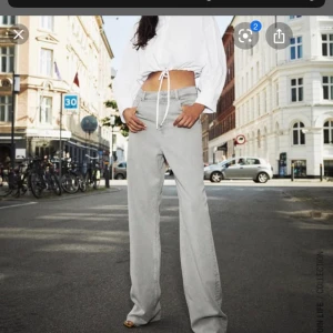 Zara jeans full length (slutsålda) - Säljer dessa JENAS från zara i full lenght som är slut sålda på hemsidan! (Man klipper dom efter sina egna längd) jag har inte klippt i dom. 