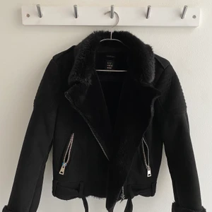 Bikerjacka - Trendig bikerjacka från Zara. 