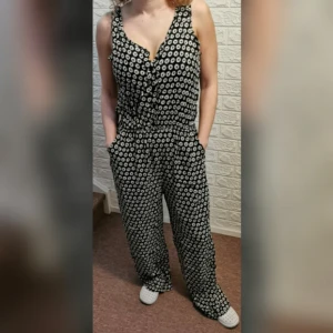 Overall  - Snyggt ock skönt, passar sommaren,  passar S/M