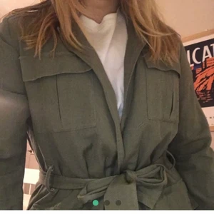 Skjortjacka🖤 - Tunn jacka med knytning och knappar🔮