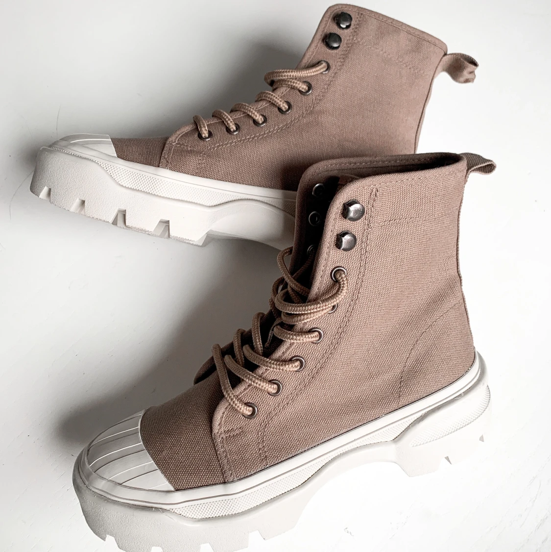Boots Chunky Beige bruna helt nya - 90