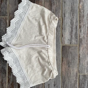 Mjukisshorts - Mjukisshorts i storlek S, kommer inte ihåg vart jag köpt de. Bud startar på 20kr. ( Kan mötas upp inom Helsingborg/ Båstad och frakta. 