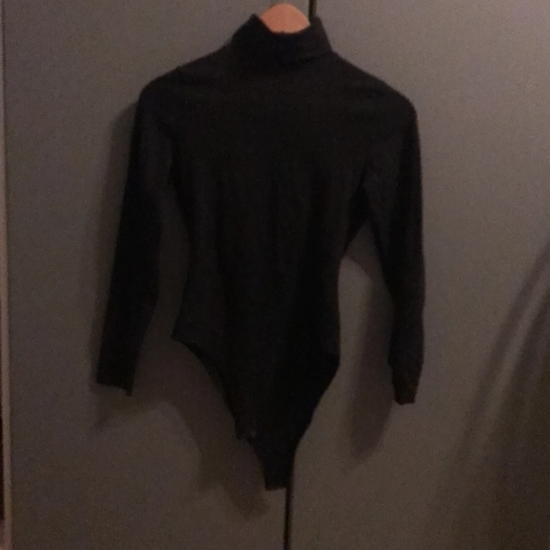 Svart turtleneck-body