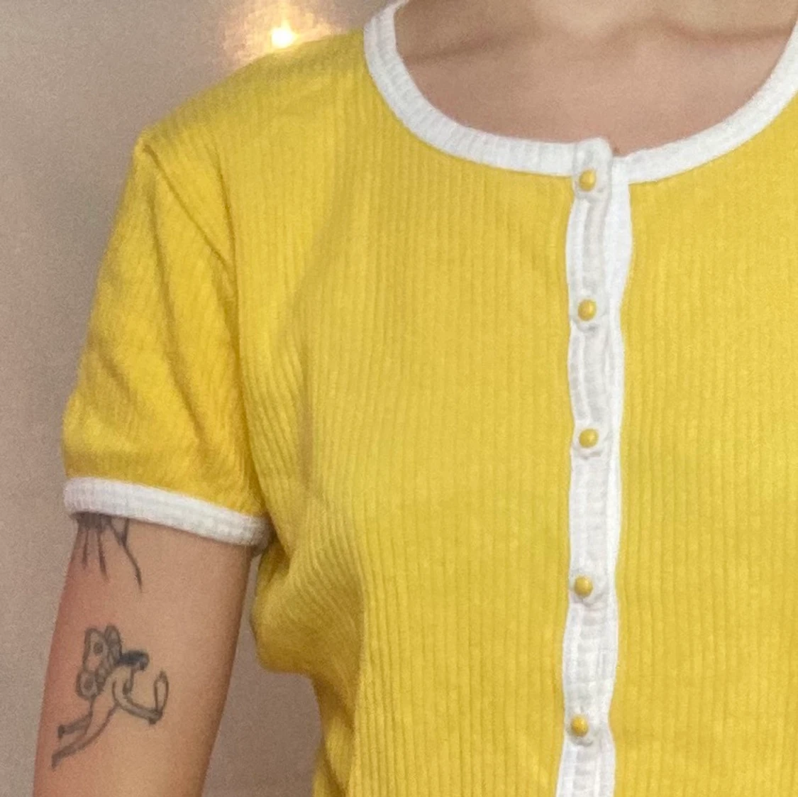 Vintage gul topp med blom-knappar - 91