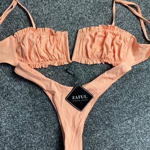 Bikini i peach färg typ, aldrig använt, endast testat