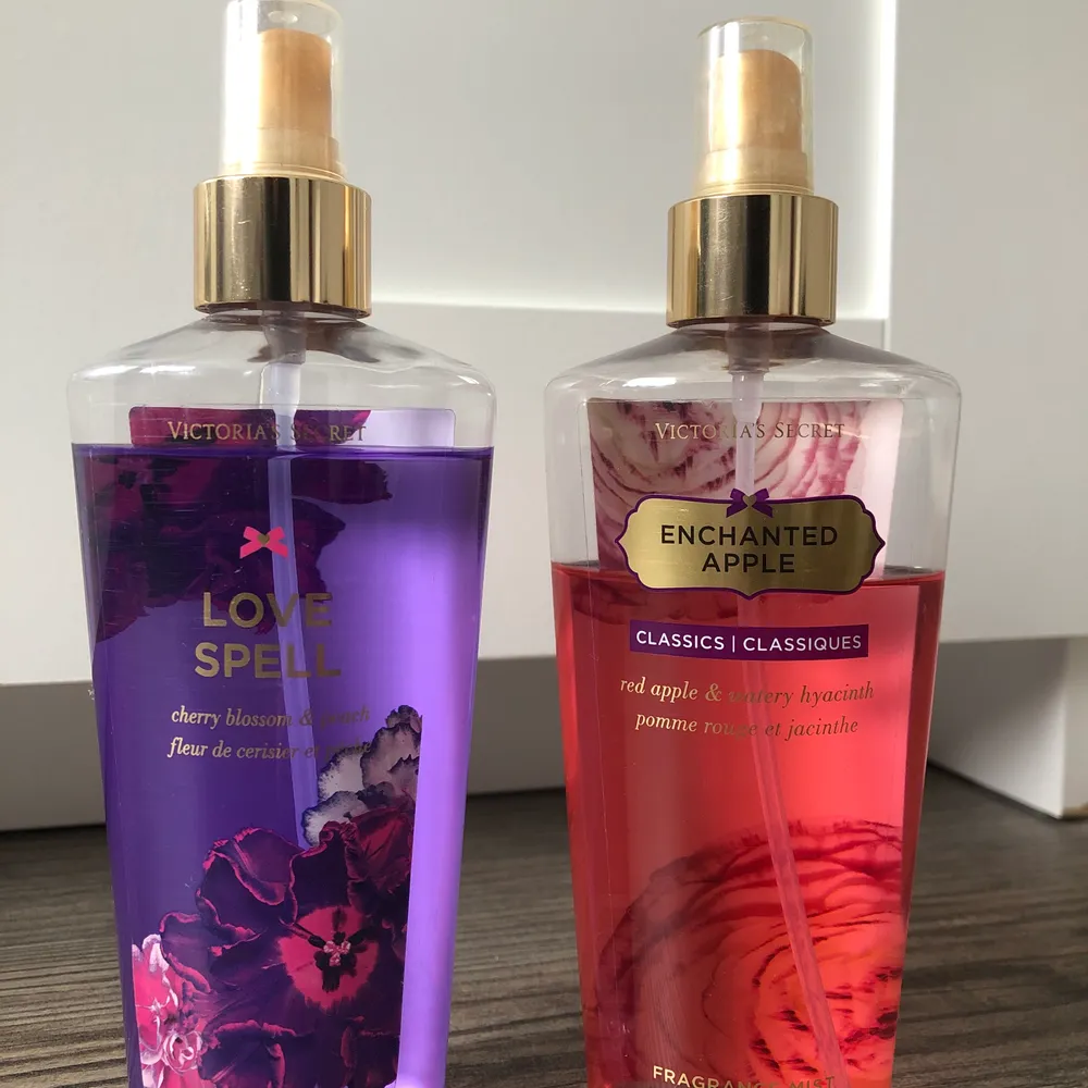 Säljer dessa 2 parfymer från Victoria Secret, använda, vilket syns på bilden men tycker inte att det är fel på dofterna!💕 Säljer gärna båda två i ”paket”. Övrigt.