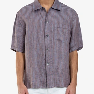 Our legacy skjorta  - As snygg knappt använd kortärmad our legacy linneskjorta i storleken 48