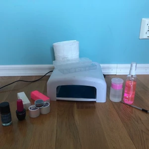 Nagel kitt - Skriv privat för mer info om vad som ingår. Vid snabb affär går priset att förhandla, kan säljas enskilt. Går också att byta mot någonting riktigt fett!🤍 ny priset är 1299kr och mitt pris är 300kr vill bli av med det så snabbt som möjligt därav det låga priset. Allt rengörs och smörja in med handsprit innan postning. Går att skicka spårbart