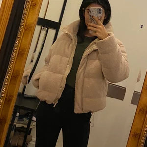 Höstjacka i creme/beige  - Mysig och puffig jacka storlek M (passar XS-M), 150kr exklusive frakt 🌸